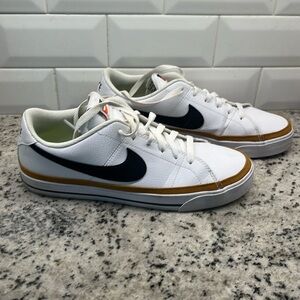 Nike women’s court legacy size 10